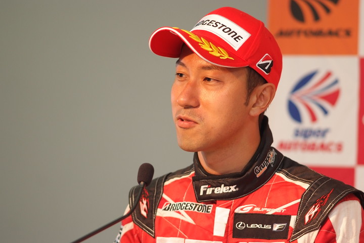 GT500クラスポールポジションの石浦宏明（ZENT CERUMO RC F）