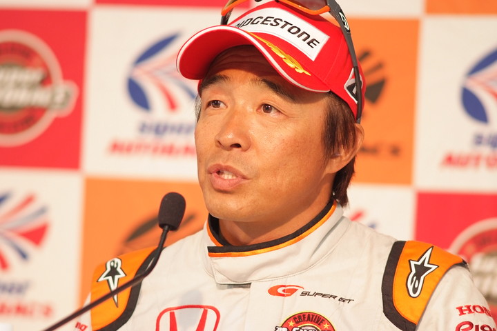 GT300クラスポールポジションの高木真一（ARTA CR-Z GT）