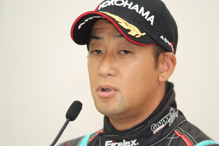 予選記者会見: GT300クラスポールポジションの濱口弘（シンティアム・アップル・ロータス）