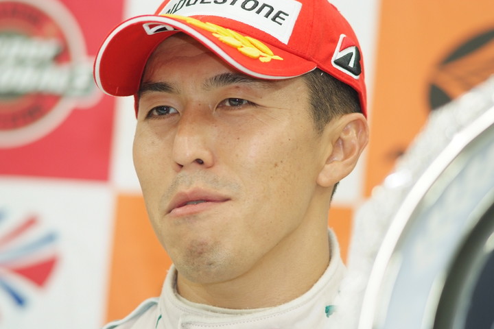 決勝記者会見: GT500クラス優勝の伊藤大輔（PETRONAS TOM'S RC F）