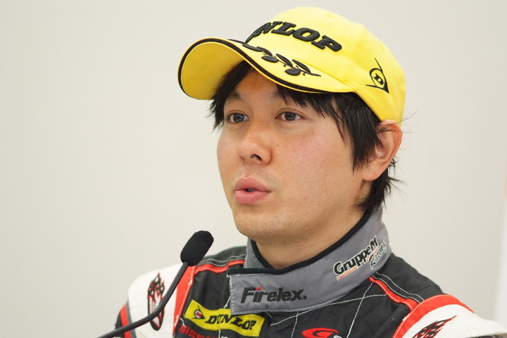 決勝記者会見: GT300クラス優勝の富田竜一郎（GAINER TANAX GT-R）