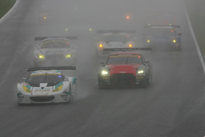 GT300クラスのスタートシーン