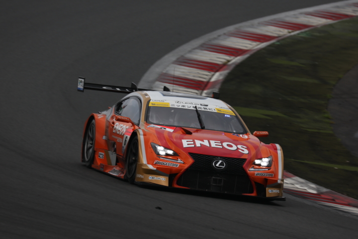 公式練習: 大嶋和也／国本雄資組（GT500クラス・ENEOS SUSTINA RC F）