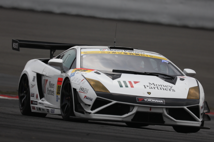 公式練習: 織戸学／佐藤公哉組（GT300クラス・マネパランボルギーニGT3）