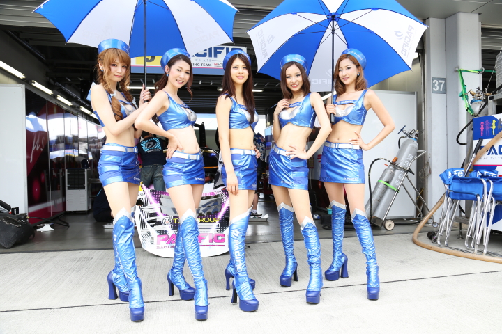 ピットウォーク: レースクイーン