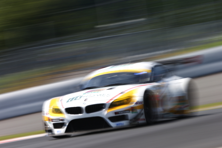 フリー走行: 新田守男／脇阪薫一組（GT300クラス・JMS LMcorsa Z4）