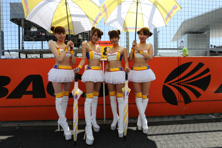 ピットウォーク: レースクイーン