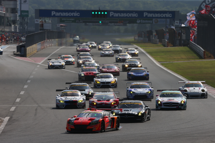決勝レース: GT300クラスのスタートシーン