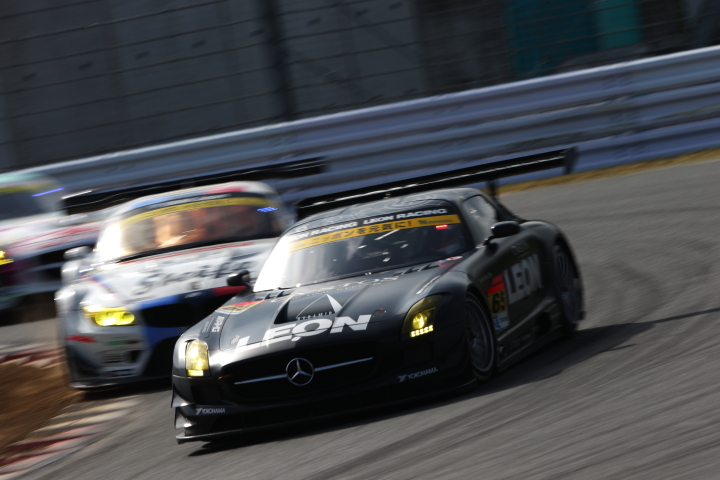 決勝レース: 黒澤治樹／蒲生尚弥組（GT300クラス・LEON SLS）