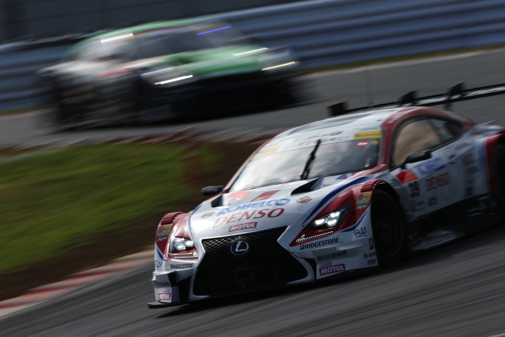 決勝レース: 平手晃平／ヘイキ・コバライネン組（GT500クラス・DENSO KOBELCO SARD RC F）