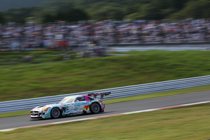 決勝レース: 谷口信輝／片岡龍也組（GT300クラス・グッドスマイル初音ミクSLS）