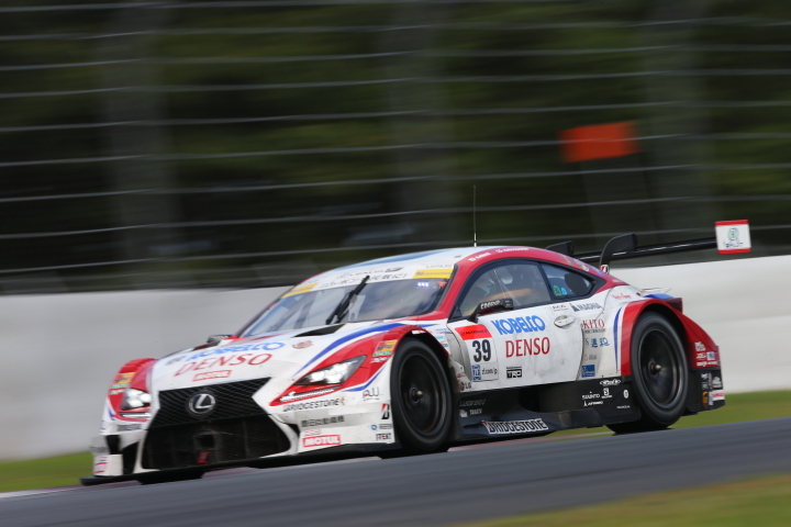 決勝レース: 平手晃平／ヘイキ・コバライネン組（GT500クラス・DENSO KOBELCO SARD RC F）