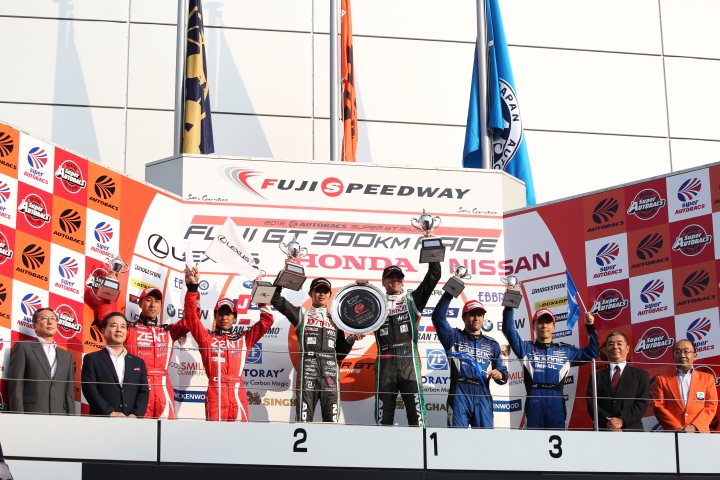 表彰式: GT500クラスのトップ3