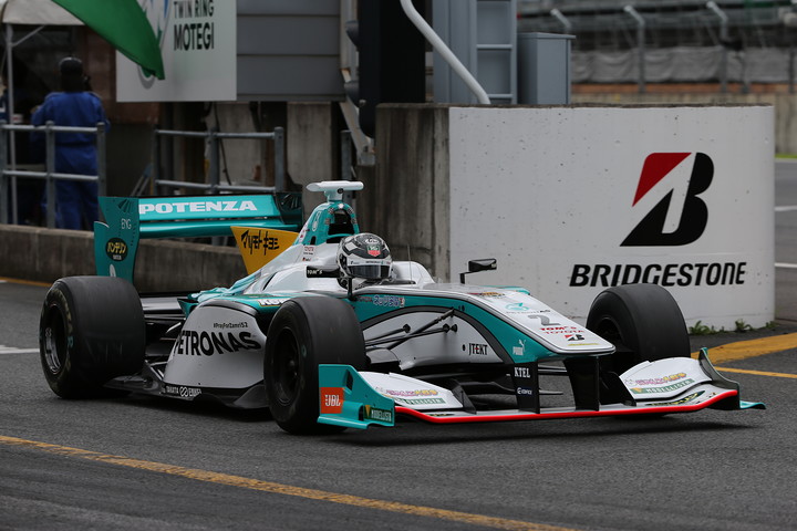 フリー走行2回目: トップタイムはアンドレ・ロッテラー（PETRONAS TEAM TOM’S）
