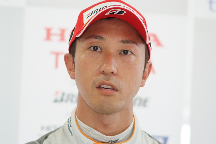 公式予選記者会見: ポールポジションの石浦宏明（P.MU/CERUMO・INGING）