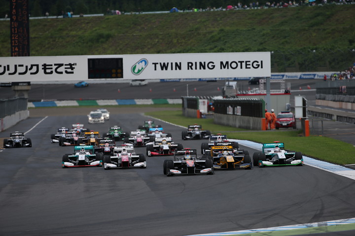 52周の決勝レースがスタートした