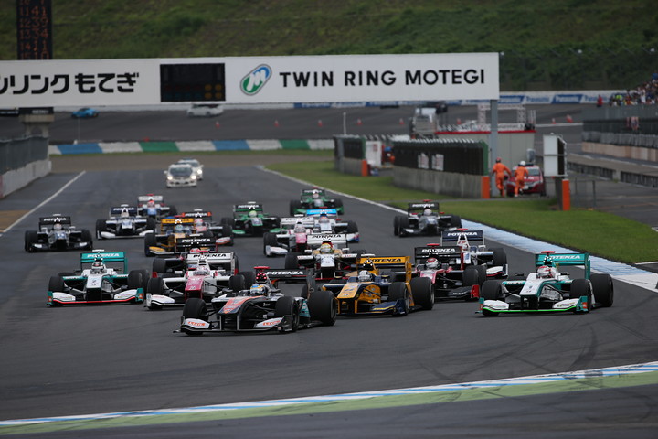 52周の決勝レースがスタートした