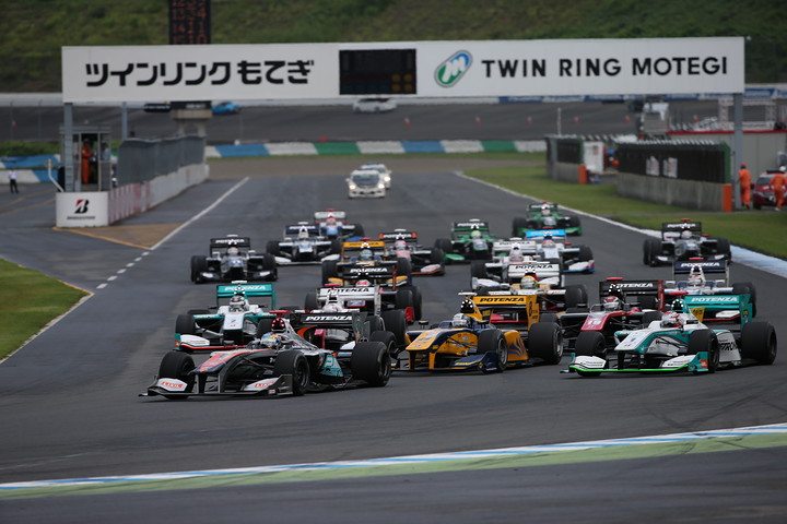 52周の決勝レースがスタートした