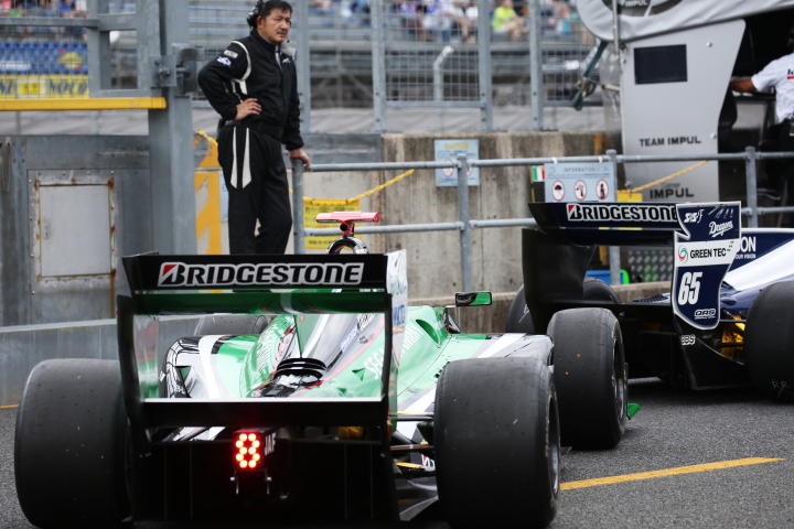 ノックアウト予選: ジェームス・ロシター（FUJI×D'station KONDO SF14）がピットアウト