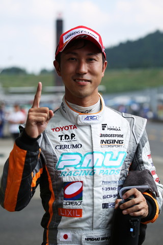 ノックアウト予選: ポールポジションを獲得した石浦宏明（P.MU/CERUMO・INGING）