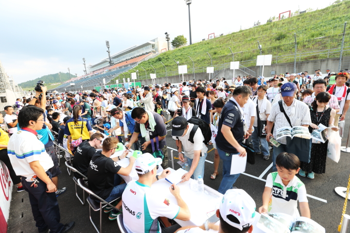 キッズピットウォーク: サイン会は大盛況