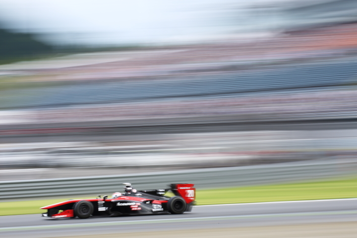 決勝レース: アンドレア・カルダレッリ（LENOVO TEAM IMPUL SF14）