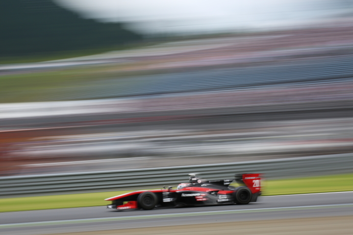 決勝レース: アンドレア・カルダレッリ（LENOVO TEAM IMPUL SF14）