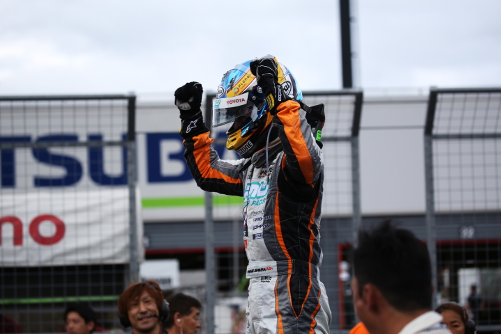 決勝レース: 優勝した石浦宏明（P.MU/CERUMO・INGING）