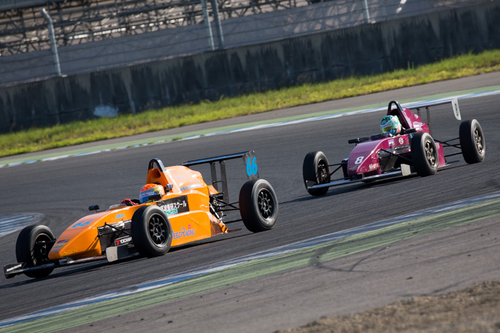 決勝第2ヒート: 飛田陽宏（Deep-R・10V関口ED）と飯嶋郁陽（ZAP SPEED・ED）の争い