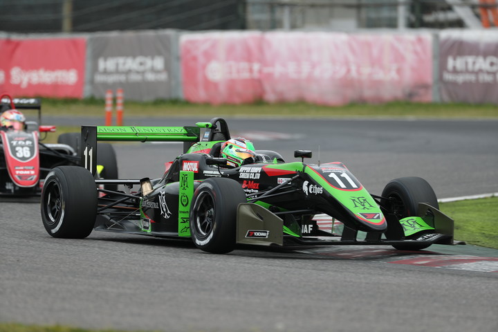 優勝はサッシャ・フェネストラス（B-Max Racing with motopark F3）