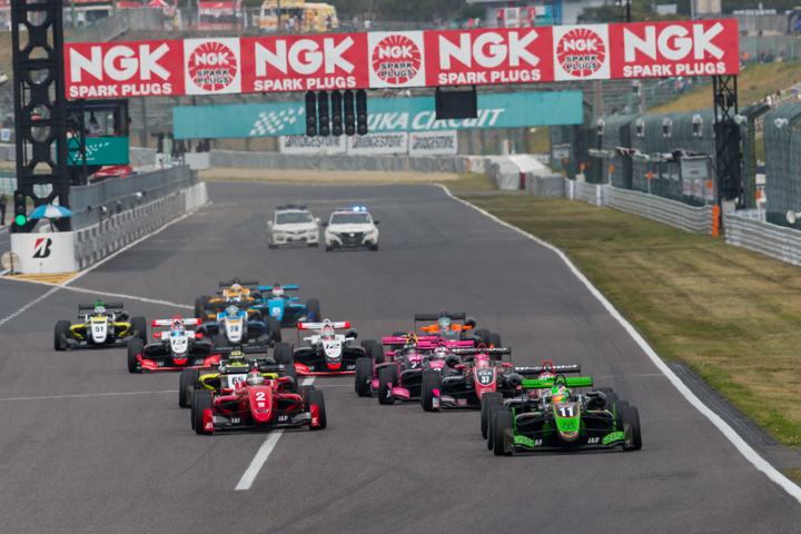 12周の決勝がスタートした