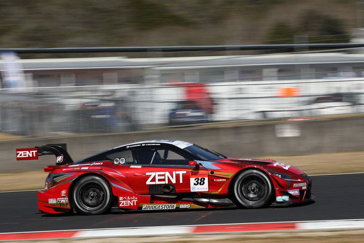 公式練習: 立川祐路／石浦宏明組（ZENT CERUMO LC500）