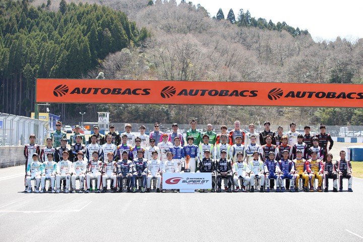 集合写真: GT300クラスに出場するドライバーたち