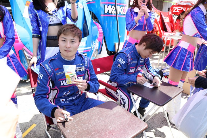 ピットウォーク: 山下健太と大嶋和也（LEXUS TEAM LEMANS WAKO'S）