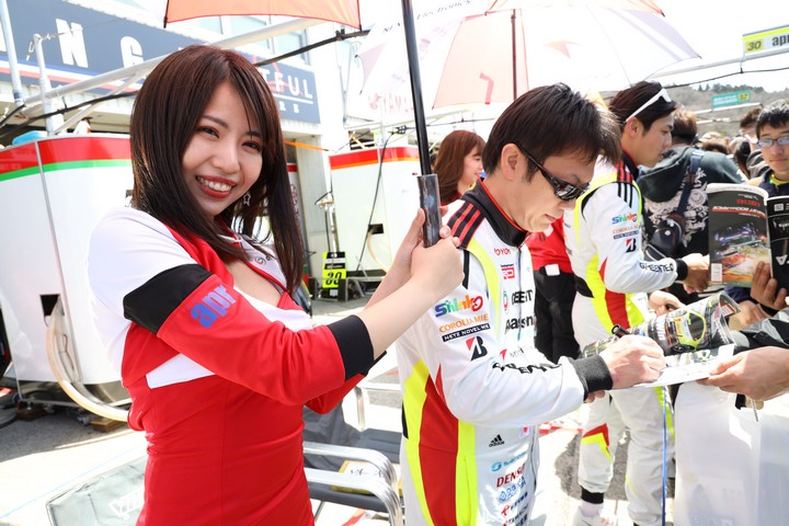 ピットウォーク: 嵯峨宏紀（apr）