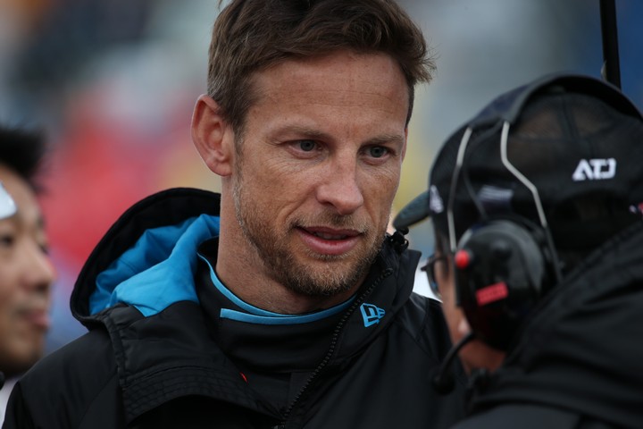 スタート進行: ジェンソン・バトン（TEAM KUNIMITSU）