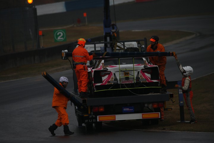 決勝レース: 積車に載せられるHOPPY 86 MC