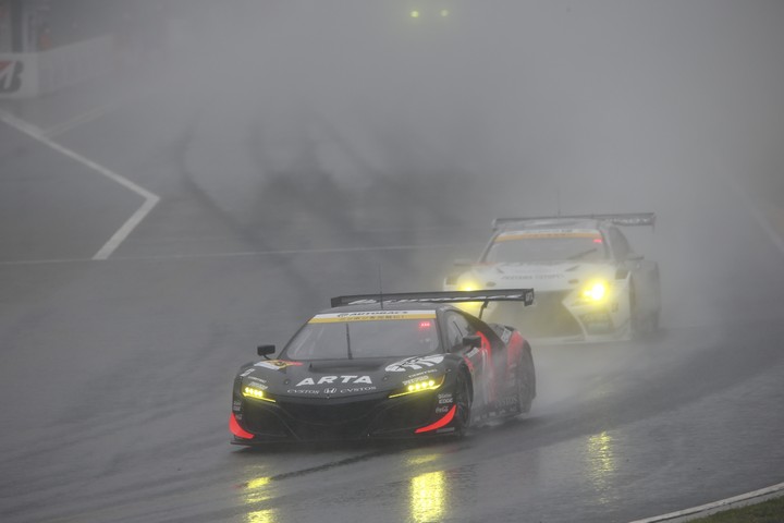 決勝レース: 高木真一（ARTA NSX GT3） vs 新田守男（K-tunes RC F GT3）