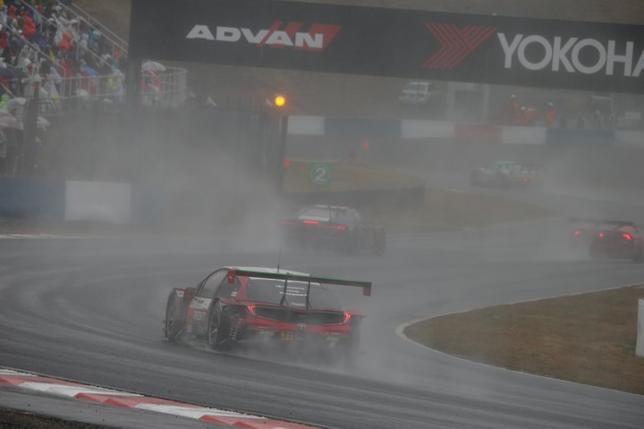 決勝レース: 嵯峨宏紀（TOYOTA GR SPORT PRIUS PHV apr GT）