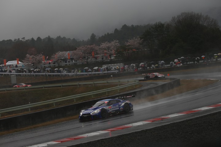 決勝レース: 高星明誠（リアライズコーポレーションADVAN GT-R）