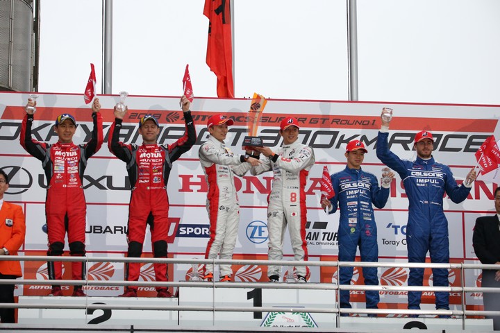 表彰式: GT500クラスのトップ3チーム