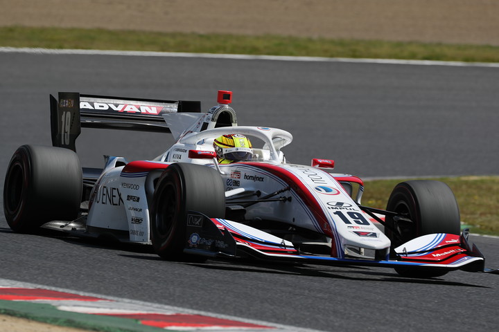 フリー走行1回目: 3位は関口雄飛（ITOCHU ENEX TEAM IMPUL SF19）