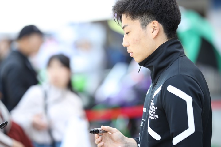 ピットウォーク: レースクイーン