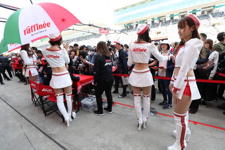 ピットウォーク: レースクイーン