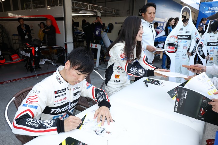 ピットウォーク: 全日本F3選手権に参戦する大津弘樹と三浦愛（THREEBOND）