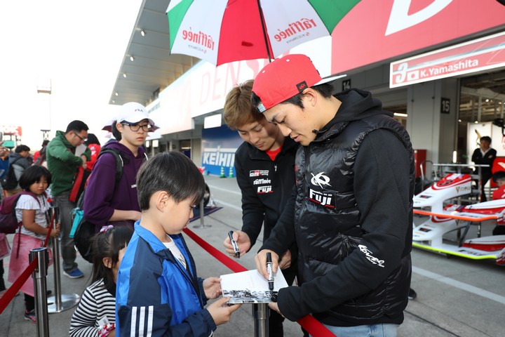 キッズピットウォーク: 野尻智紀とダニエル・ティクトゥム（TEAM MUGEN）