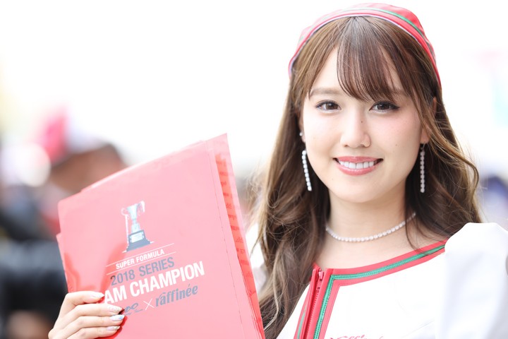 ピットウォーク: レースクイーン