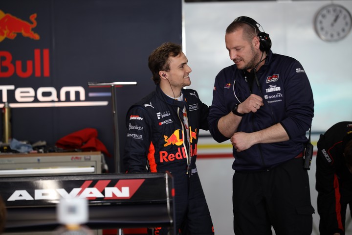 スタート進行: ルーカス・アウアー（B-Max Racing with motopark）