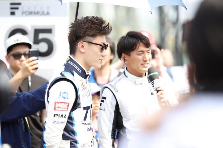 スタート進行: 牧野任祐（TCS NAKAJIMA RACING）