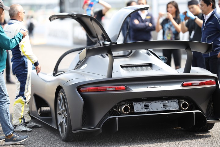 スタート進行: ダラーラのロードカー、ダラーラ・ストラダーレ